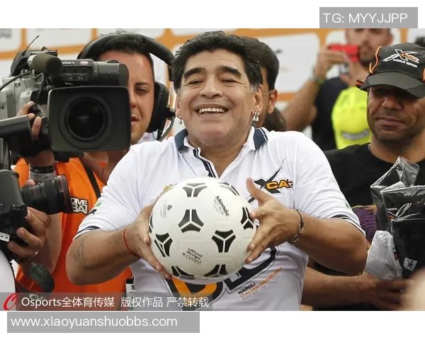 足球明星的运动装备揭秘球拍背后的故事与传奇 足球明星的运动装备揭秘球拍背后的故事与传奇