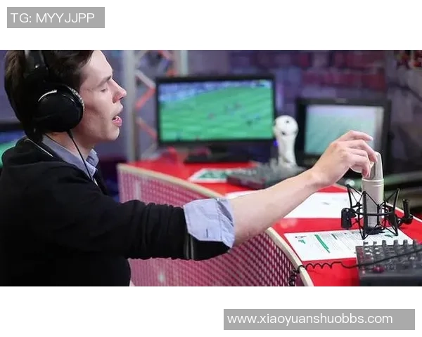 足球明星赛场耳机佩戴背后的故事与音乐力量解析 足球明星赛场耳机佩戴背后的故事与音乐力量解析